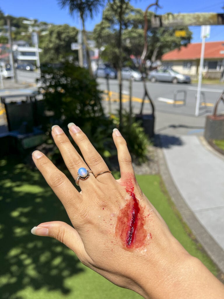 Weta Workshop special effects - cut on hand