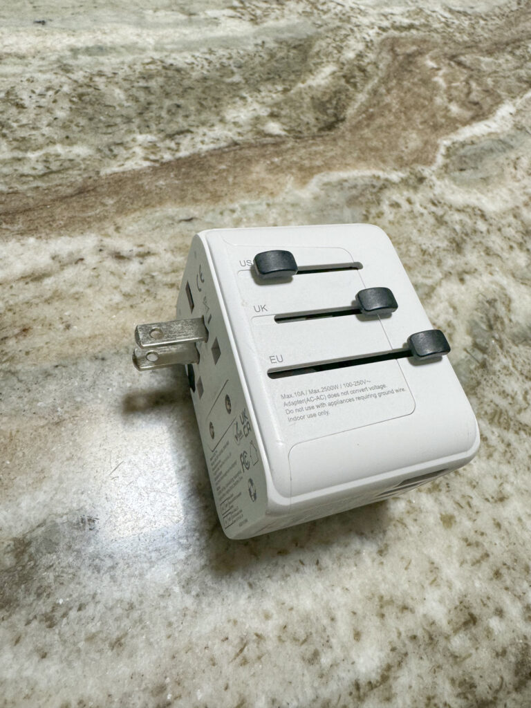 Best  travel adapter for New Zealand & power converter